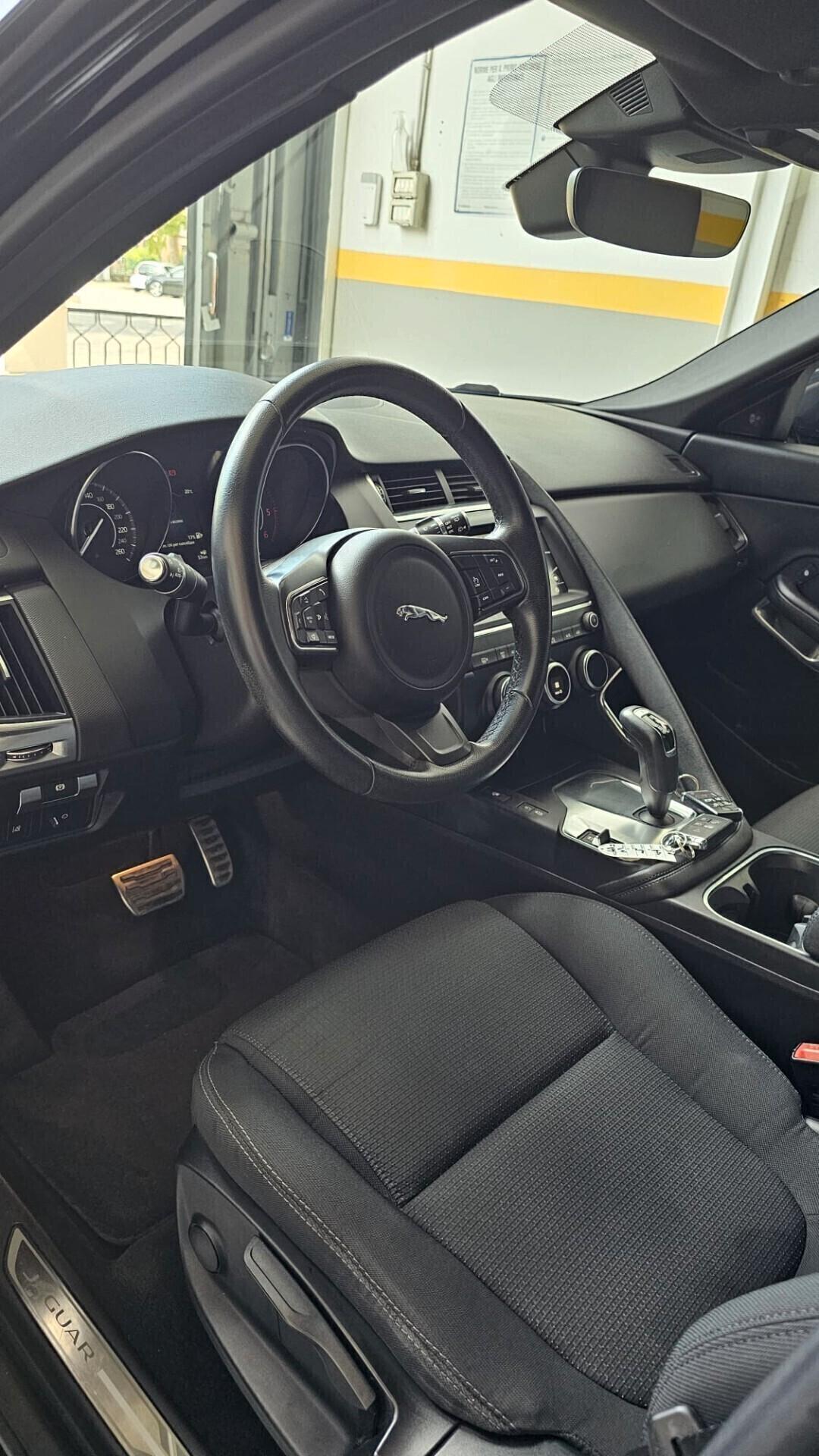Jaguar E-Pace 2020 R-Dynamic HSE