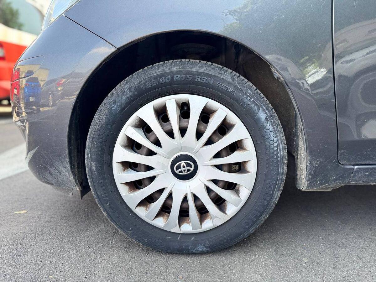 Toyota Yaris 1.3 dual Sol 5p m-mt