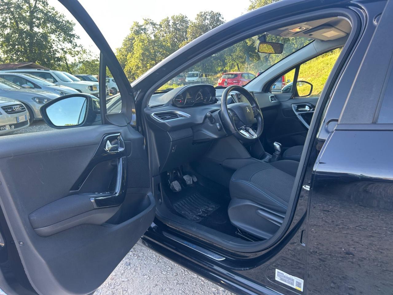 Peugeot 208 PureTech 82 5 porte Allure neopatentati permute