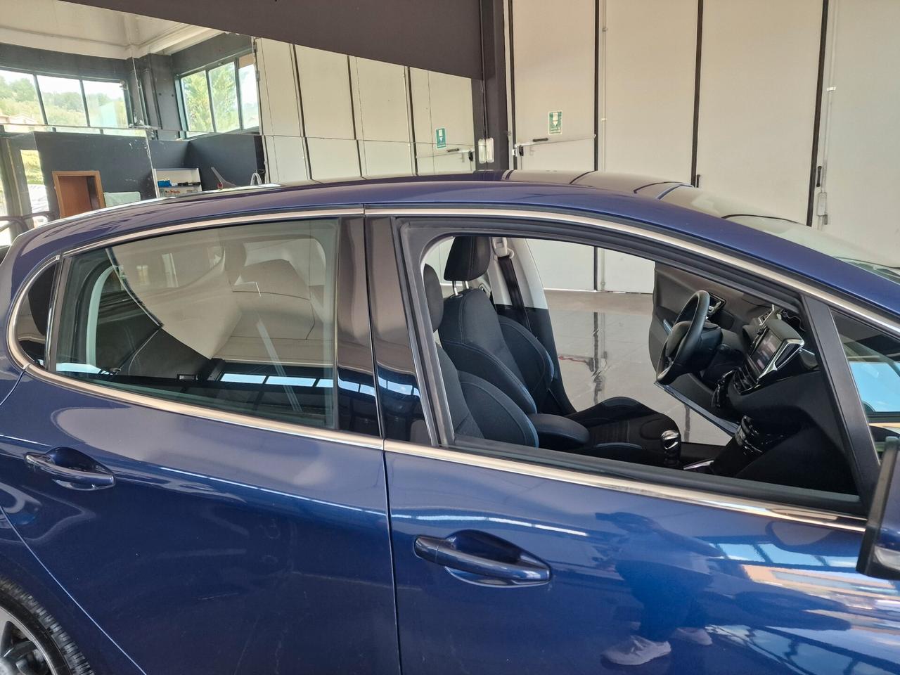 Peugeot 208 1.6 e-HDi 115 CV Stop&Start 5 porte Allure