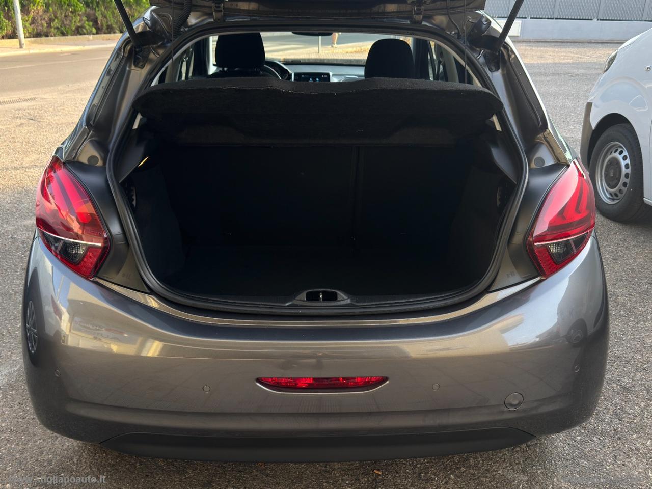 PEUGEOT 208 PureTech 82 S&S 5p. Signature