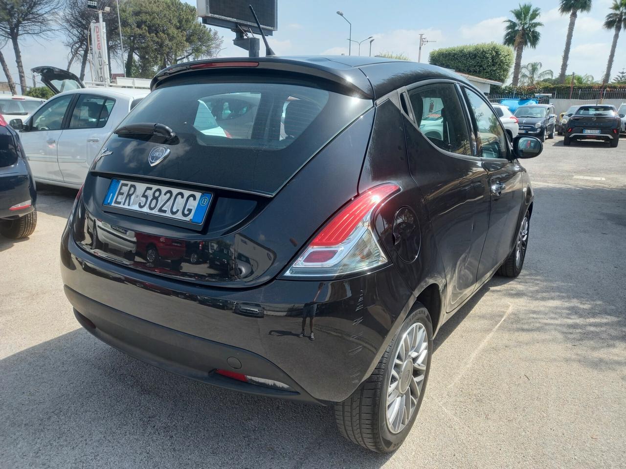 Lancia Ypsilon 1.3 MJT 95 CV 5 porte Platinum