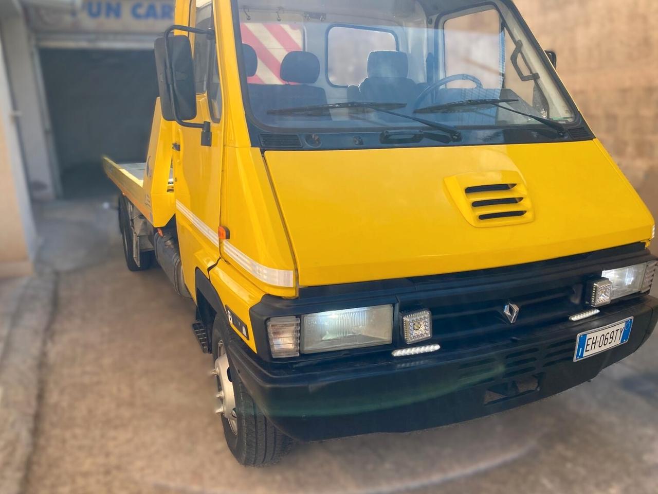 Carroattrezzi: Renault V.I. – Pianale Basculante e Scorrevole con Verricello e Gru
