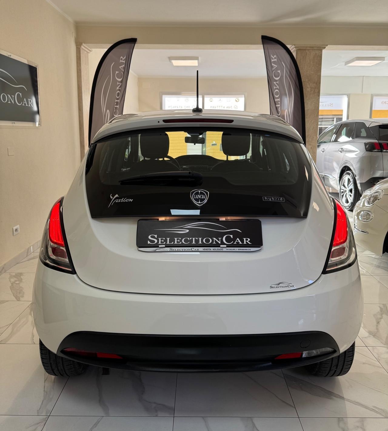 Lancia Ypsilon 1.0 FireFly 5 porte S&S Hybrid Ecochic Silver