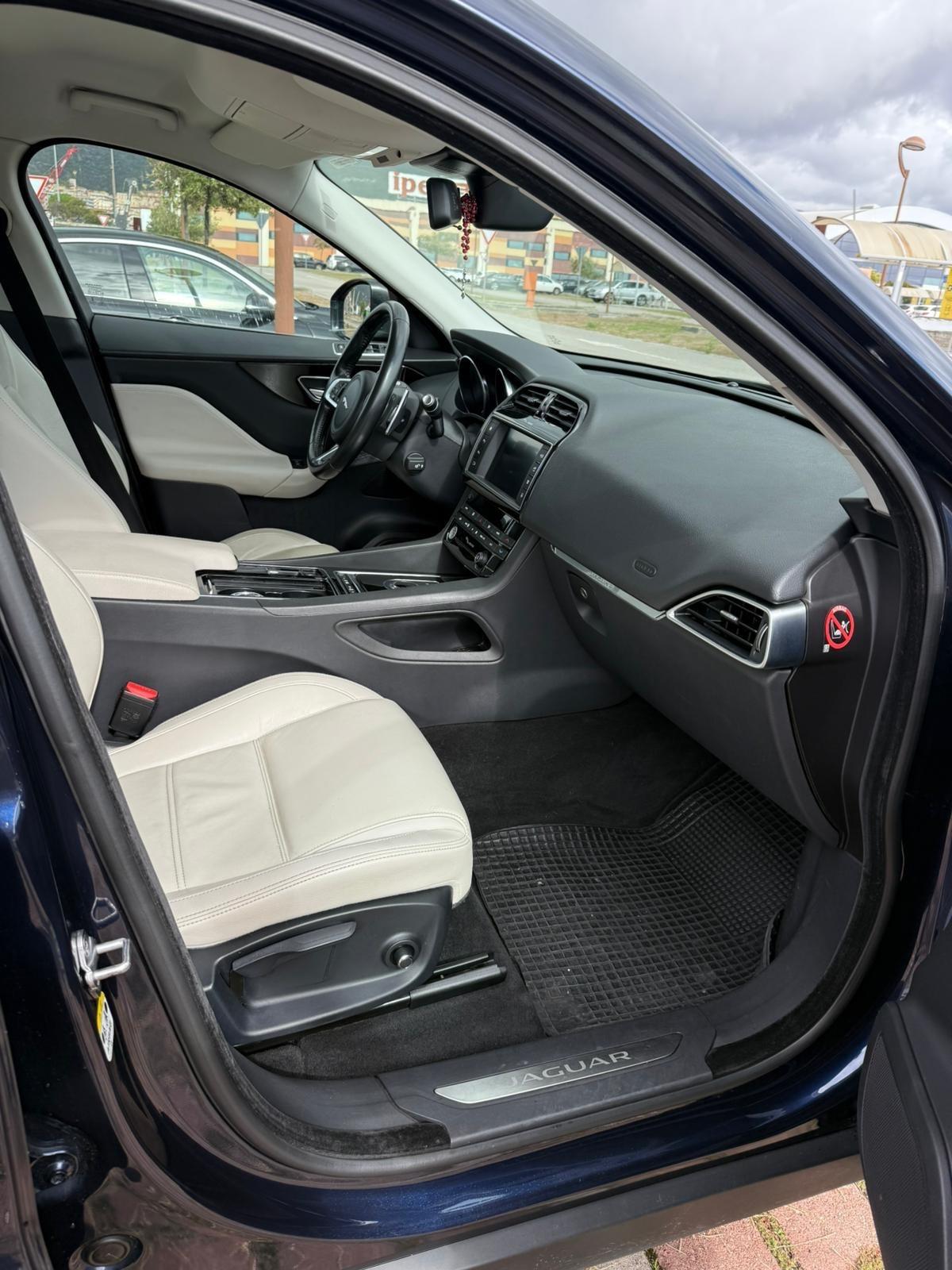 Jaguar F-Pace 2.0 D 180 CV AWD Pure