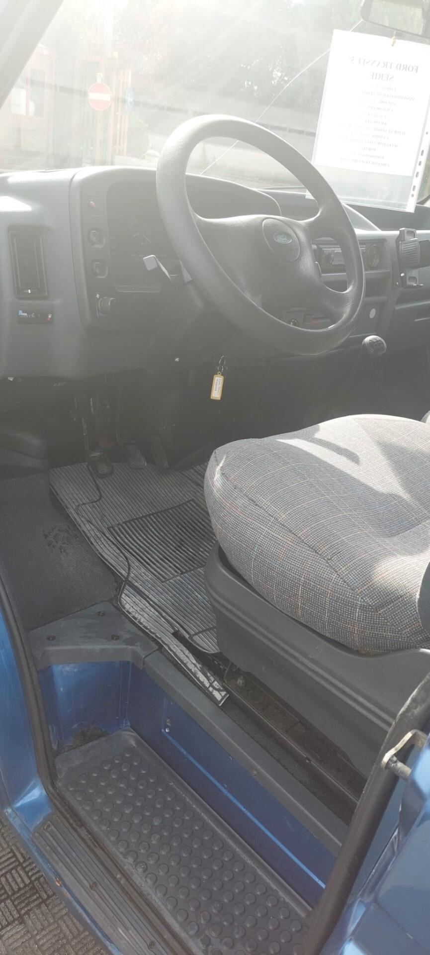 Ford Transit Connect 8 posti