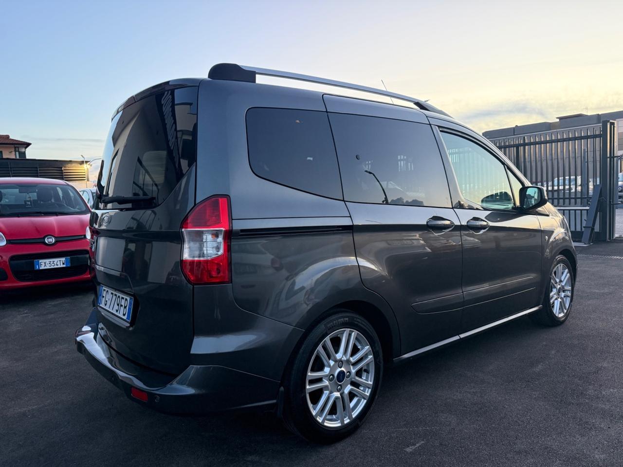 Ford Tourneo Courier 1.5 TDCI 75 CV Titanium