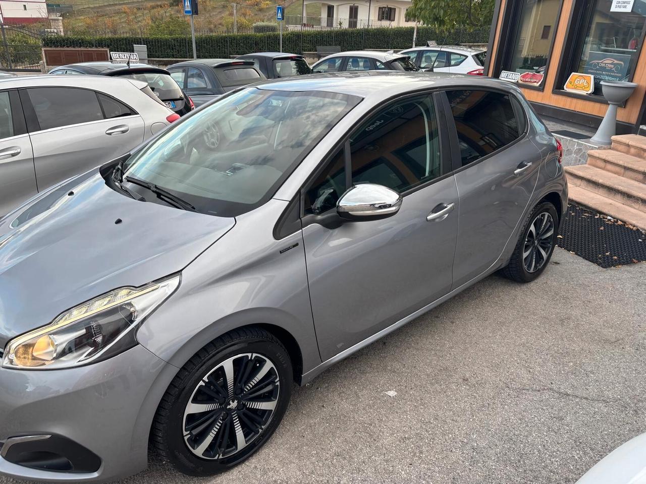Peugeot 208 BlueHDi 100 S&S 5 porte Signature