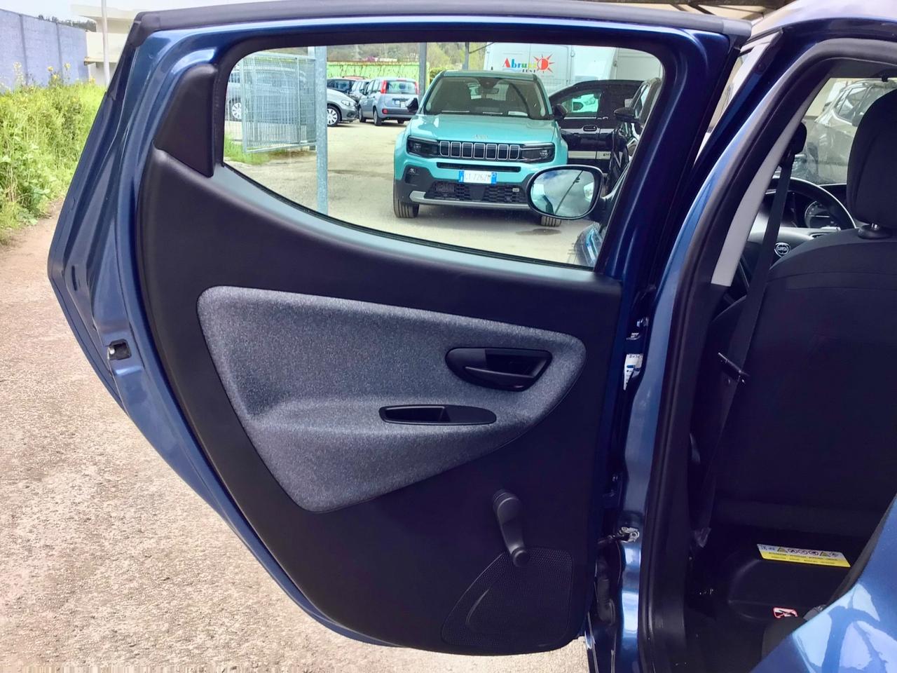 Lancia Ypsilon 1.0 FireFly 70 Cv Hybrid Silver