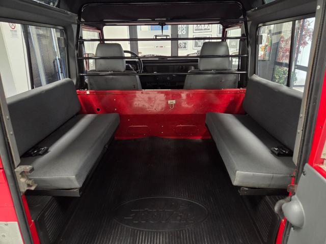 LAND ROVER Defender 90 TDI 300 ARIA CONDIZIONATA 7 POSTI