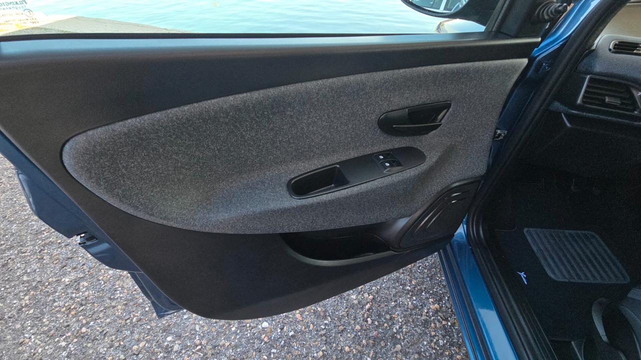 Lancia Ypsilon 1.0 FireFly 5 porte S&S Hybrid Ecochic Silver