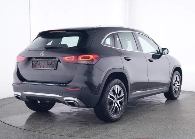 MERCEDES-BENZ GLA 180 Automatic Progressive Advanced