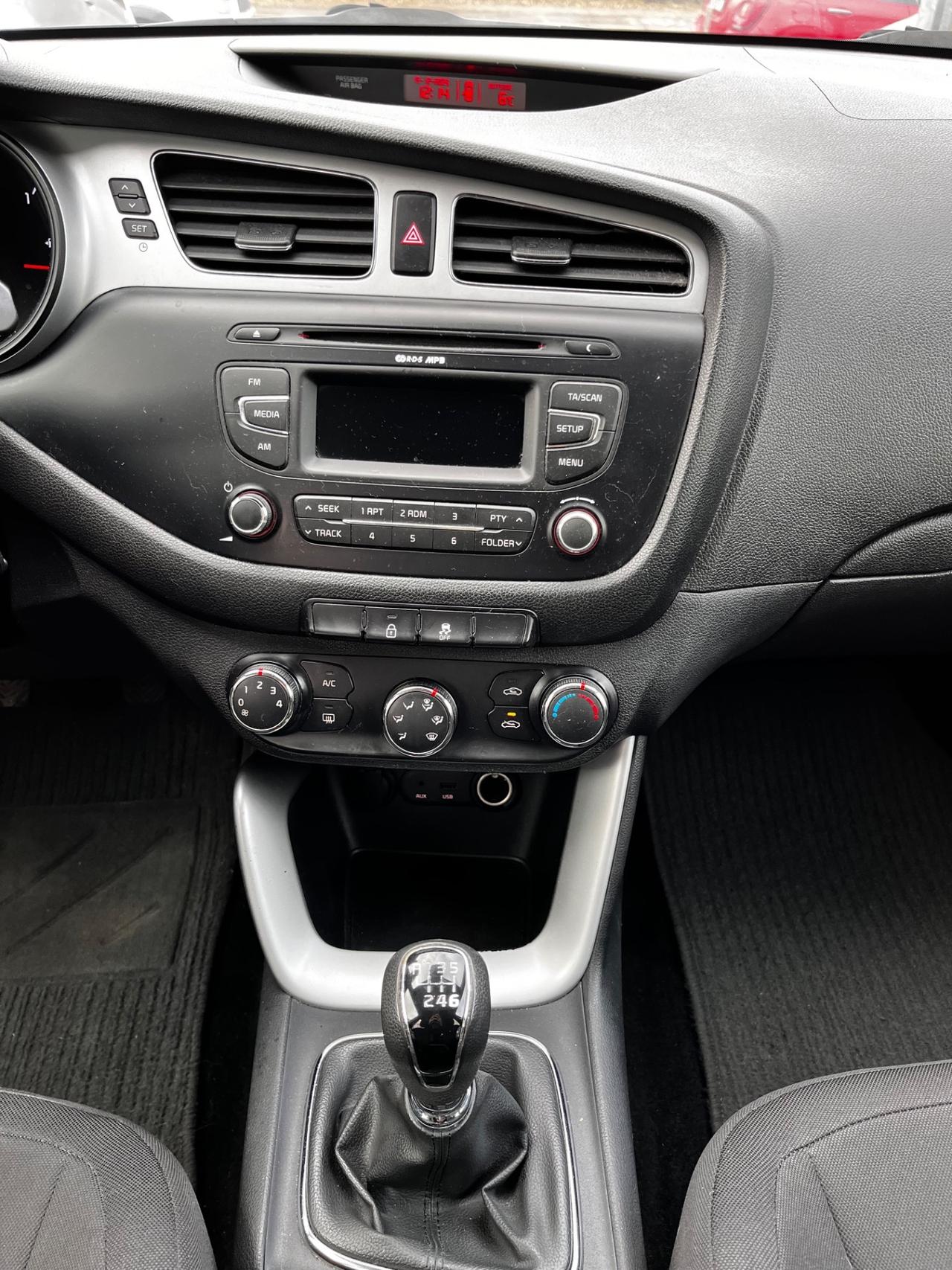 Kia Ceed cee'd 1.4 CRDi 5 porte OK NEOPATENTATI