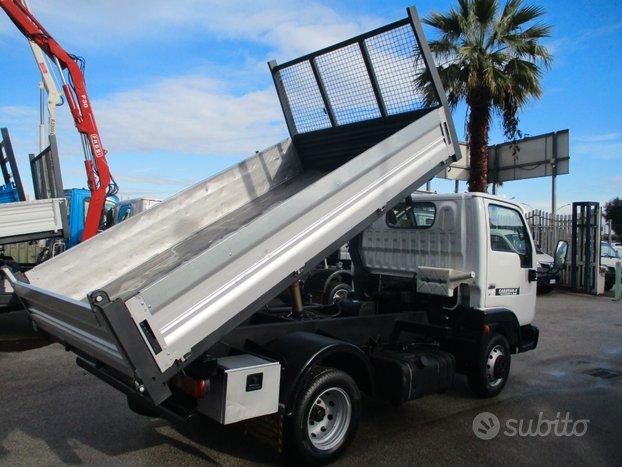 Nissan Cabstar 3000 120CV RIBALTABILE TRILATERALE