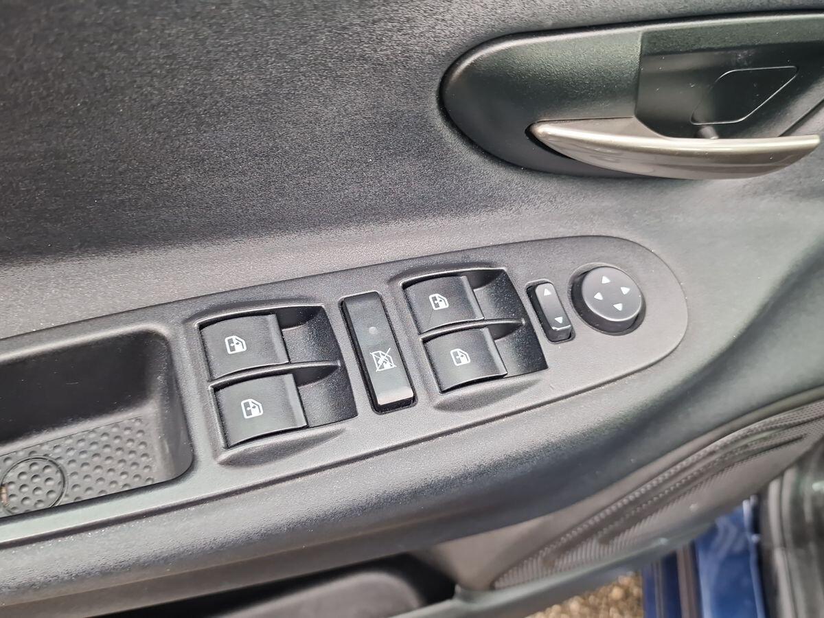 LANCIA YPSILON 1.2 B/GPL ECOCHIC GOLD