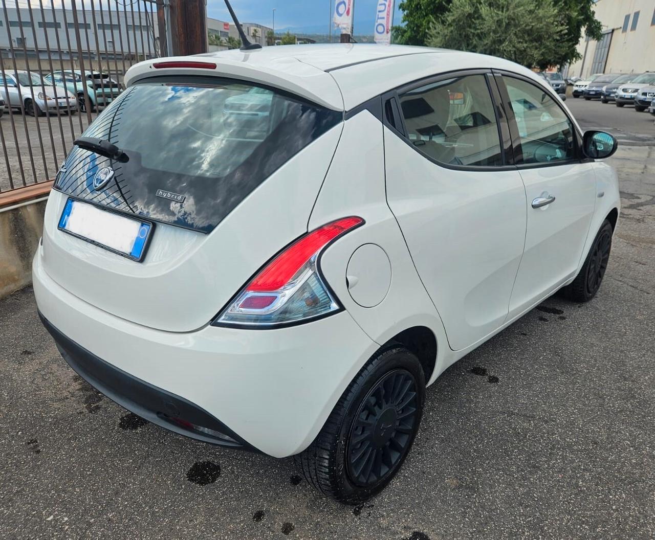Lancia Ypsilon 1.0 FireFly 5 porte S&S Hybrid Ecochic A. Ferretti