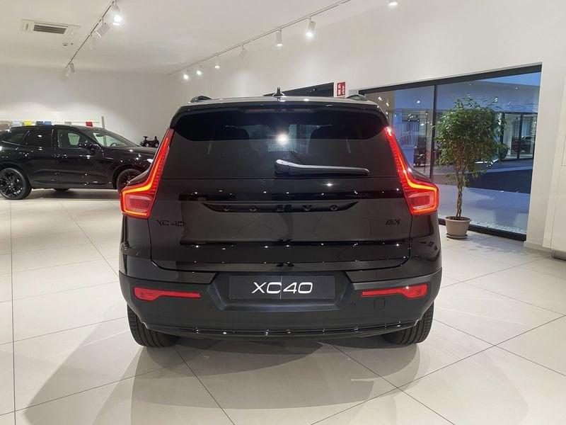 Volvo XC40 B3 163+11 CV Mild Hybrid Automatico Ultra Black Edition