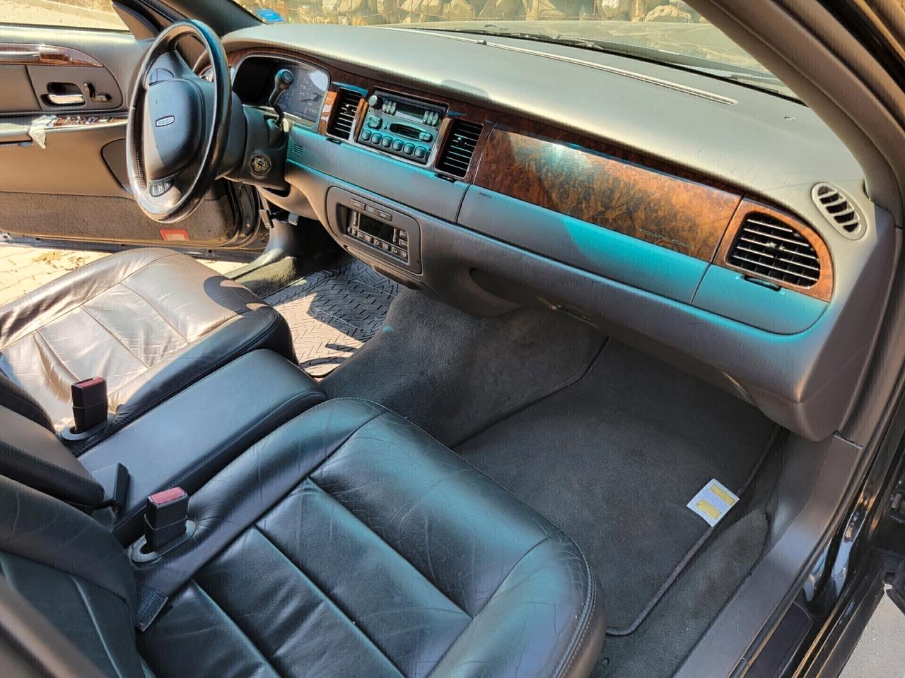 Limousine Lincoln Town car V8 4.6cc 209cv Benz/Gpl