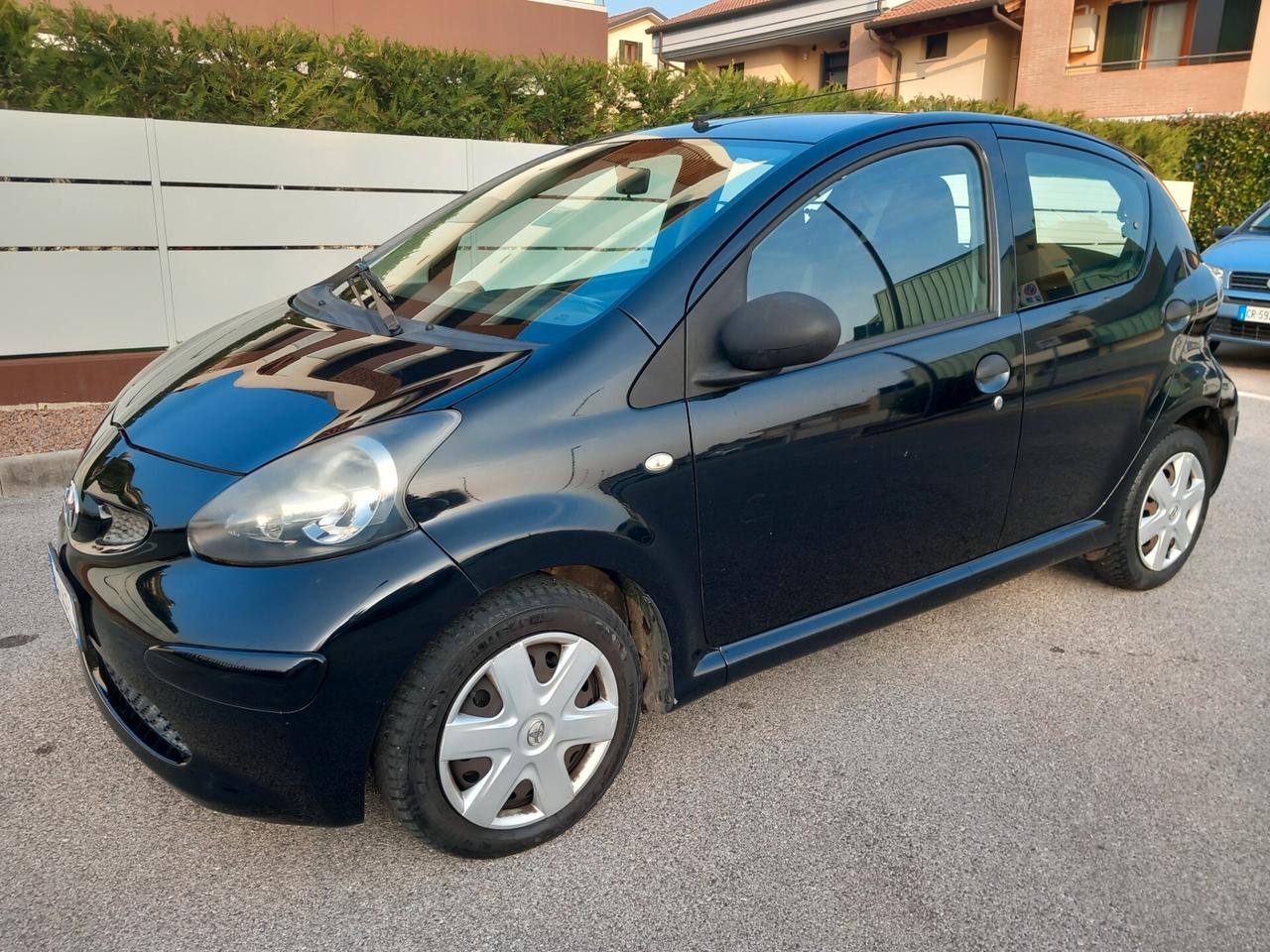 Toyota Aygo 1.0 12V VVT-i 5 porte Now Connect neopatentati