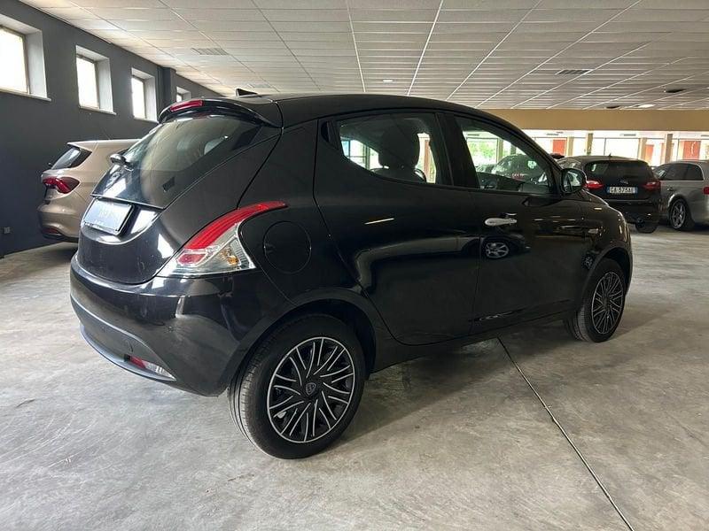 Lancia Ypsilon 1.0 FireFly 70cv Hybrid