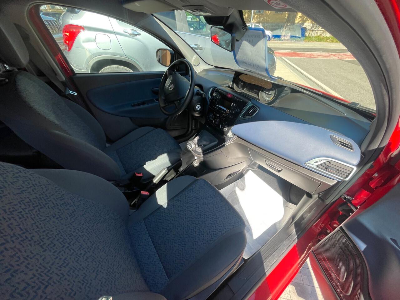 Lancia Ypsilon 1.0 FireFly 5 porte S&S Hybrid Oro