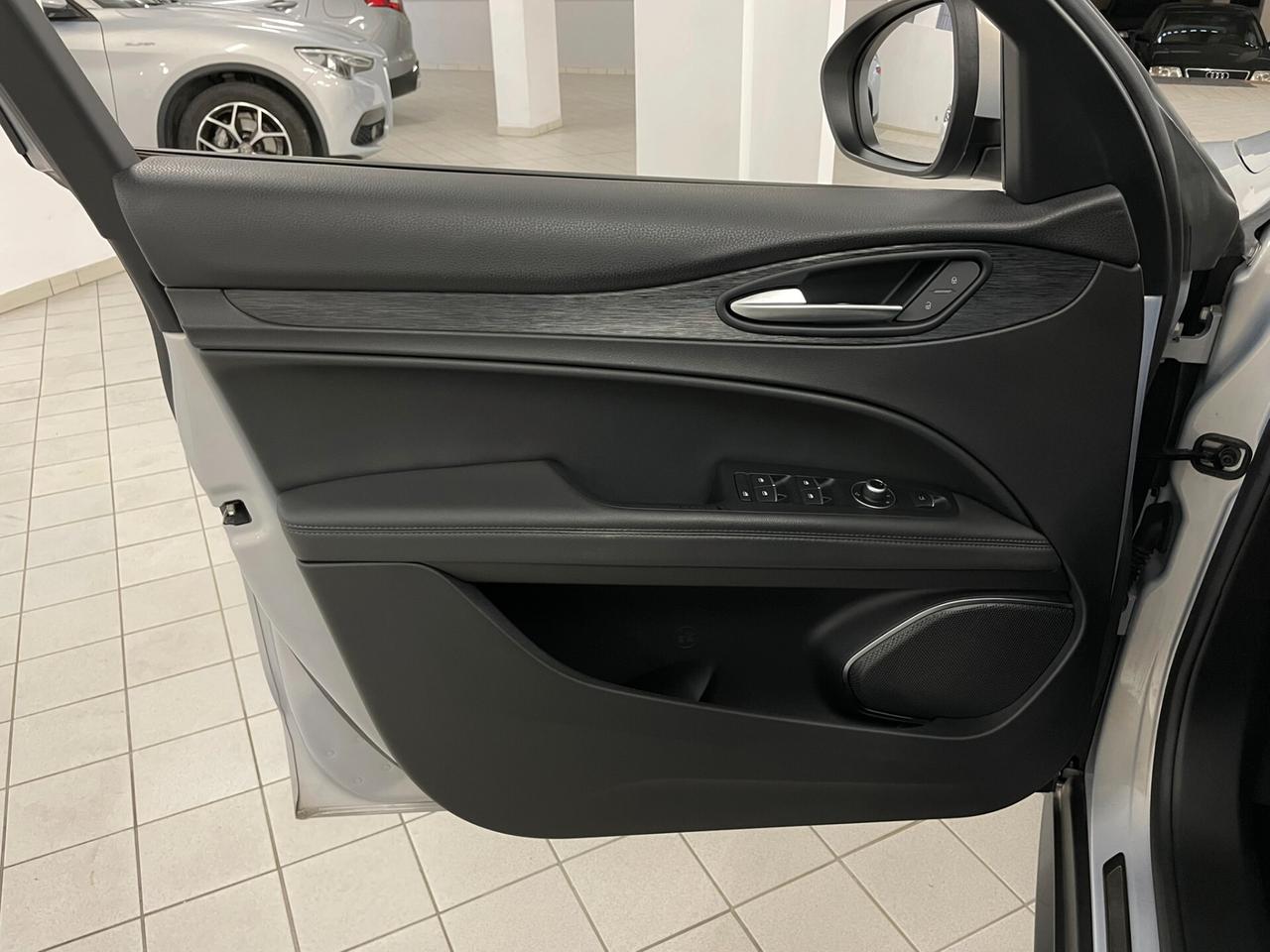 Alfa Romeo Stelvio 2.2 TD 160 CV SPORT-TECH CERCHI 19" VETRI SCURI