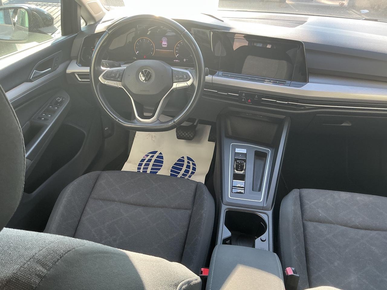 Volkswagen Golf 1.0 eTSI EVO DSG Life - grigio pastello