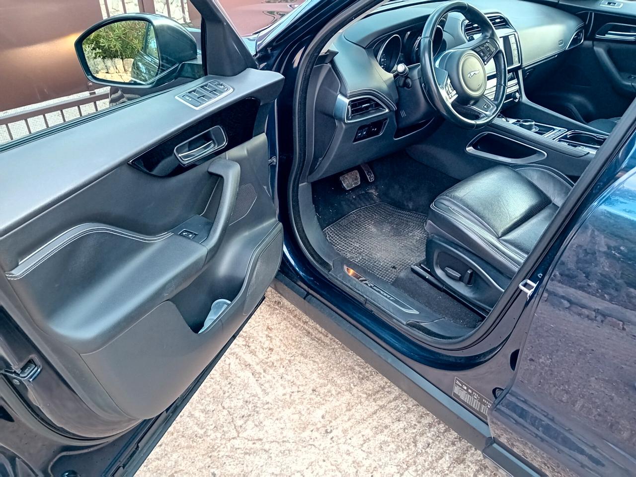 Jaguar F-Pace 2.0 D 180 CV AWD aut. R-Sport