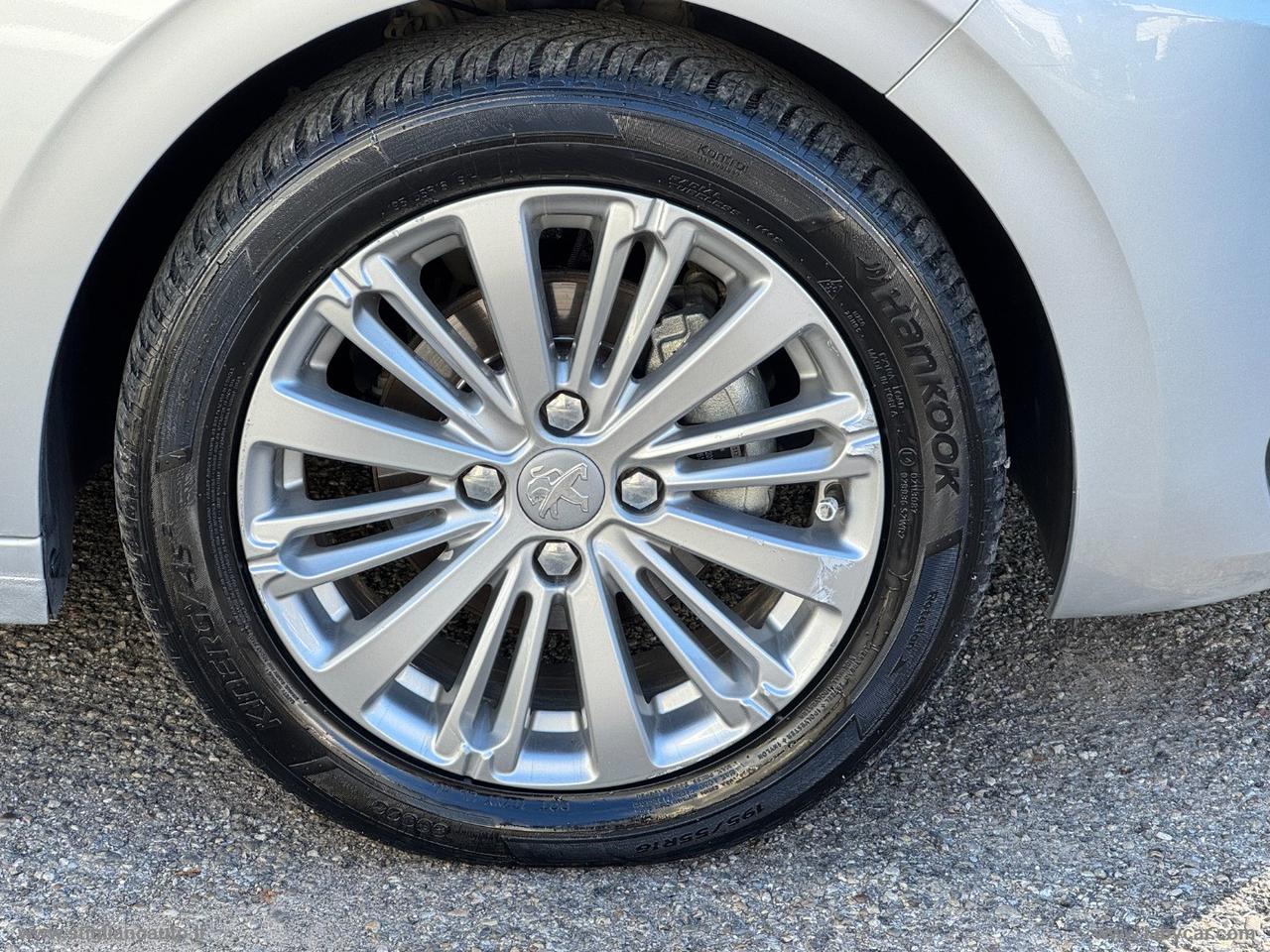 PEUGEOT 208 BlueHDi 75 5p. Allure