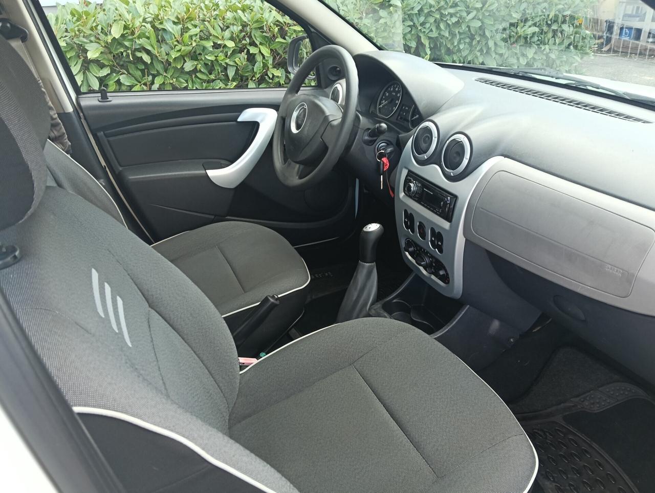 Dacia Sandero 1.2 16V Embleme