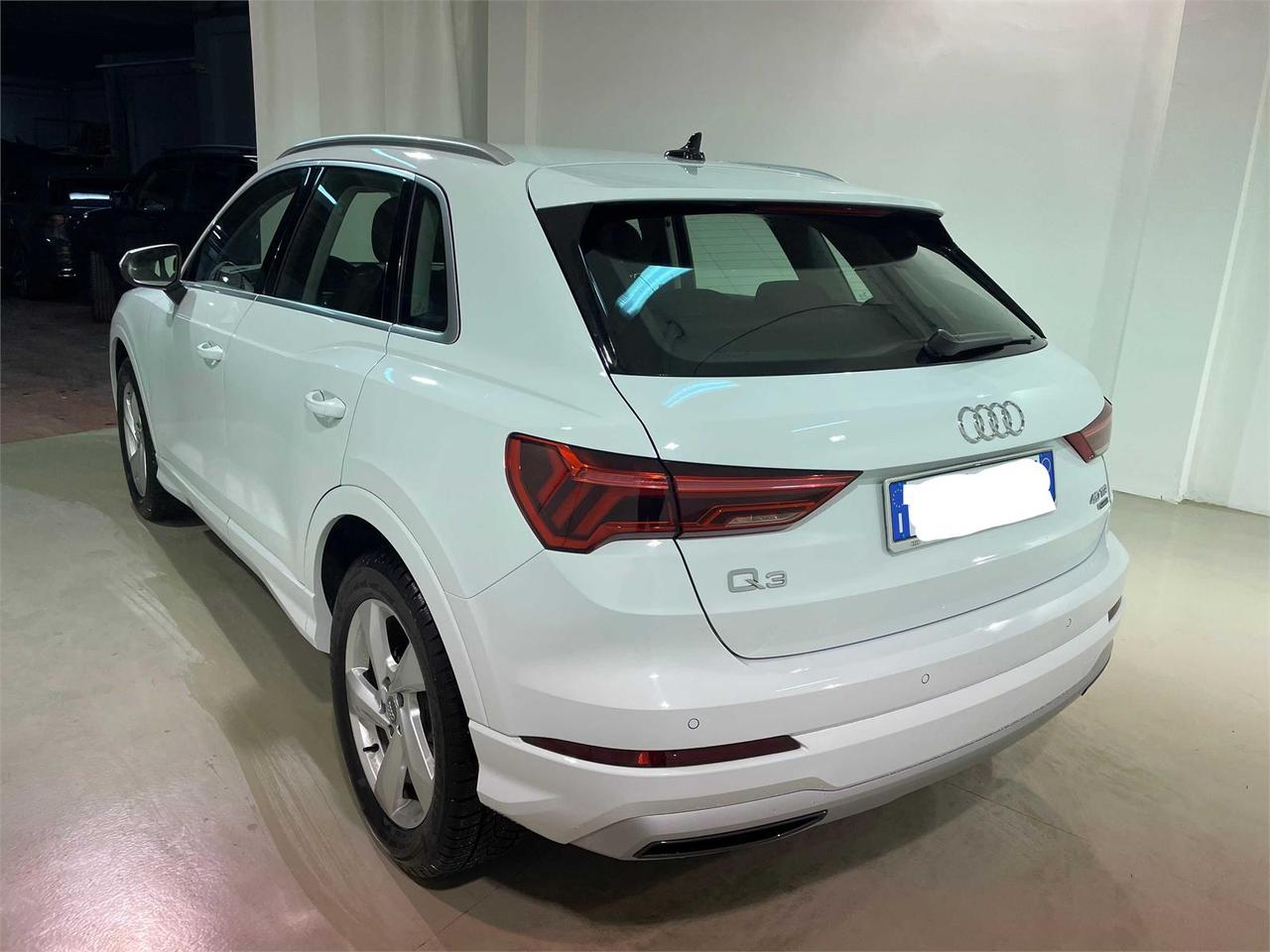 AUDI Q3 Q3 40 TDI quattro S tr. Business Adv.