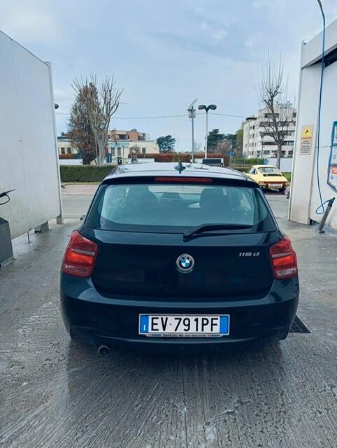 Bmw 118 118d 5p. Urban