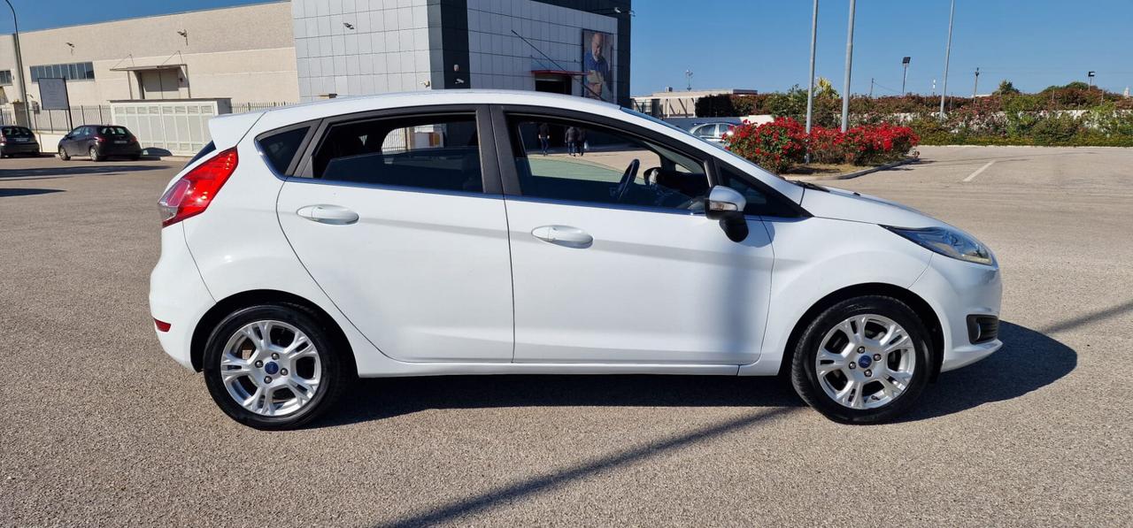Ford Fiesta 1.2 60CV Black & White Edition 2015