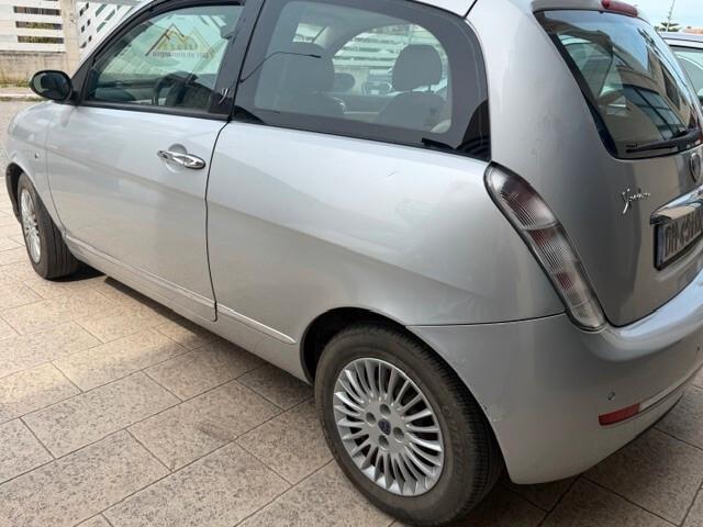 Lancia Ypsilon 1.4 Platino cv 95 automatica ok neopatentati