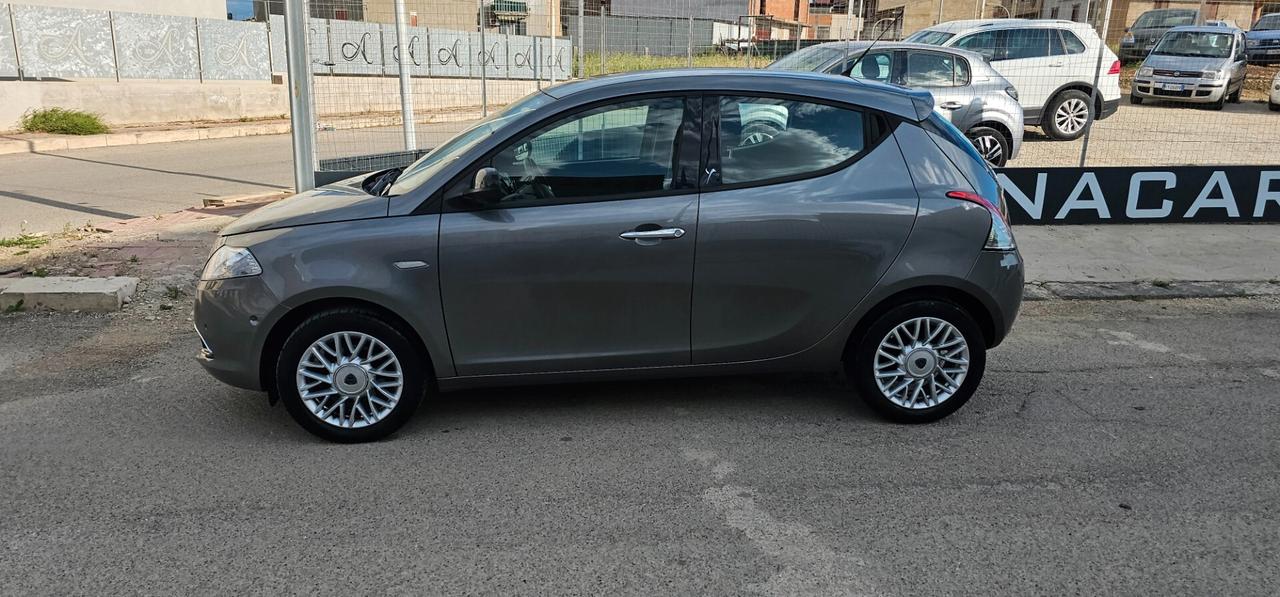 Lancia Ypsilon 1.2 69 CV 5 porte S&S Gold