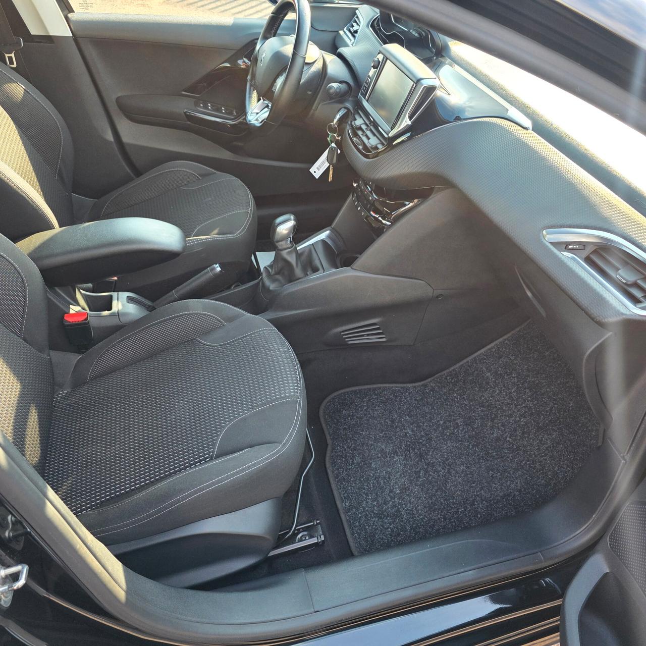 Peugeot 208 1.6 HDi 100 CV 5 porte GT Line Neopatentati ok -VEDI BENE FOTO-