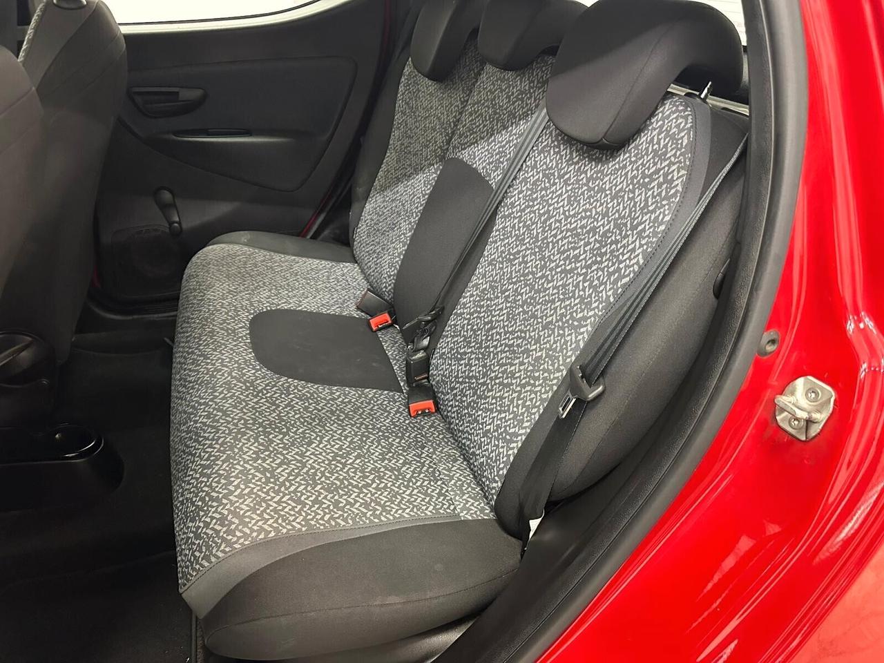 Lancia Ypsilon 1.0 FireFly 5 porte S&S Hybrid Ecochic Silver