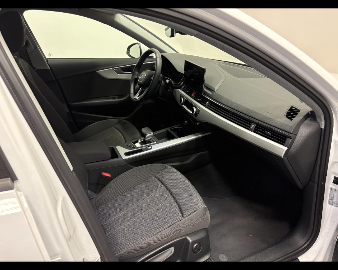 AUDI A4 AVANT 30 TDI MHEV S-TRONIC BUSINESS