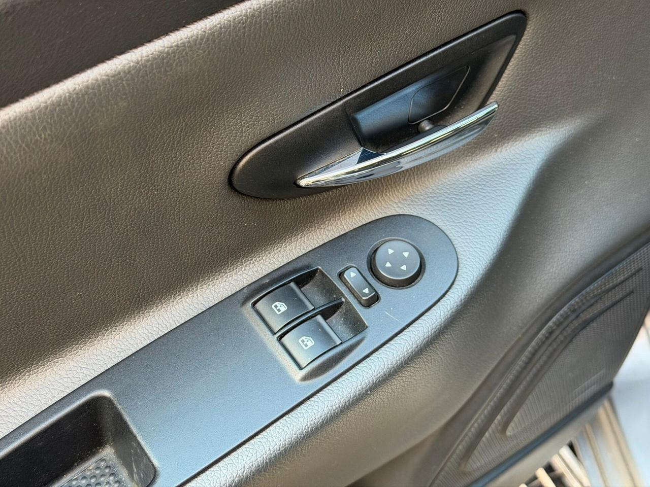 Lancia Ypsilon 0.9 TwinAir 85 CV 5 porte S&S Platinum