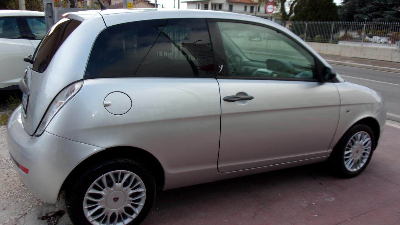 Lancia Ypsilon 1.3 MJT 90 CV Platino