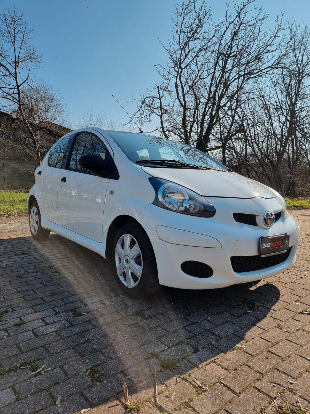 Toyota Aygo 1.0 12V VVT-i 5 porte benzina per neopatentati