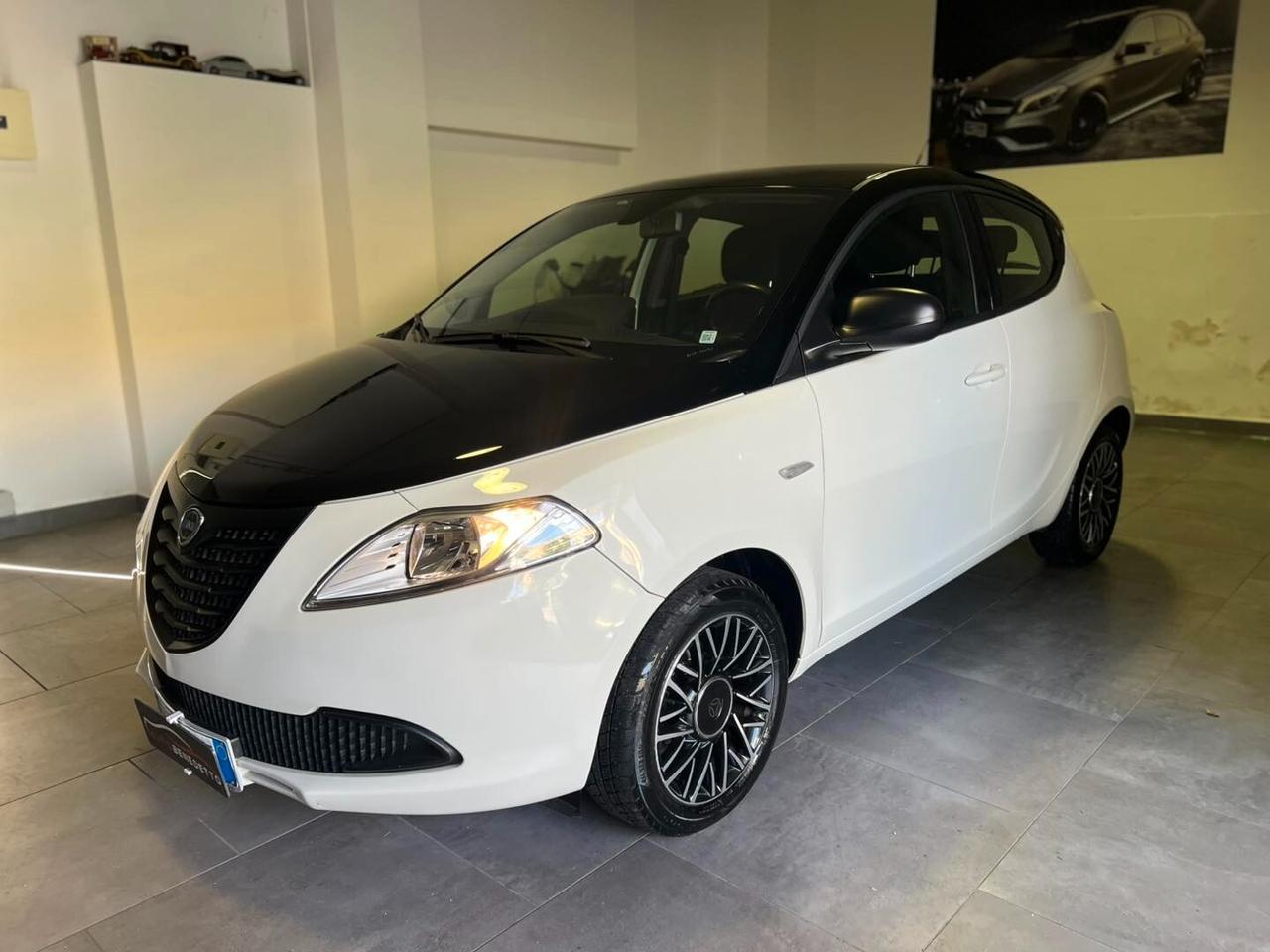 LANCIA YPSILON 1.2 S MOMODESIGN 2015