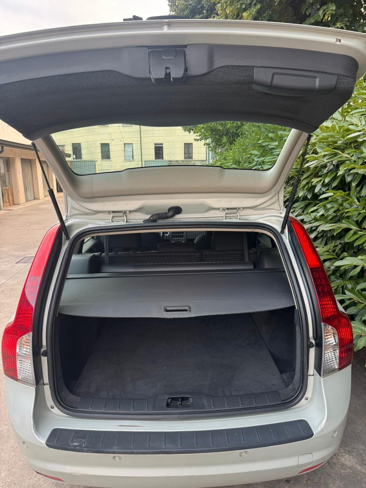 Volvo V50 D2 R-design