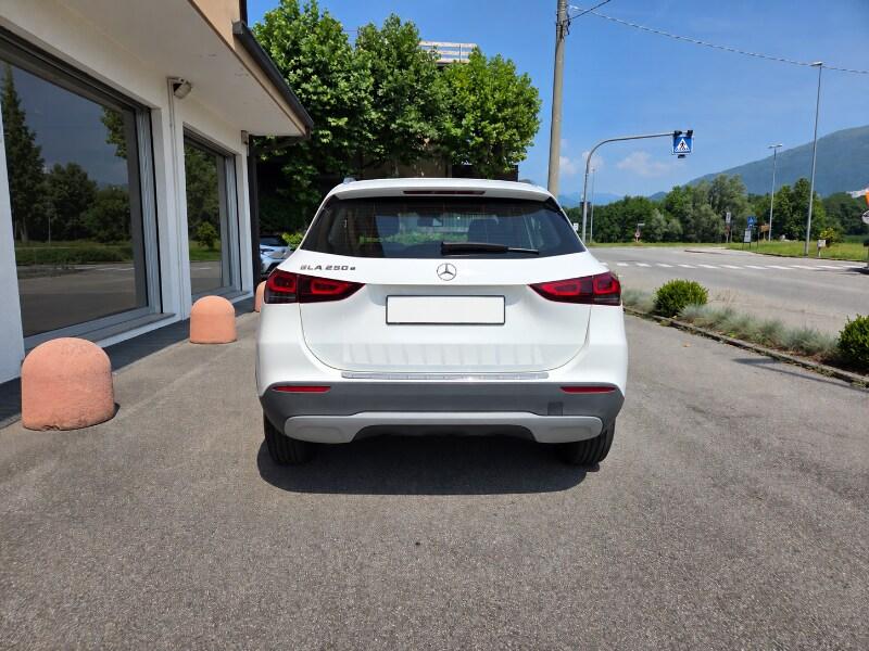 MERCEDES GLA (H247) GLA 250 e hybrid E...