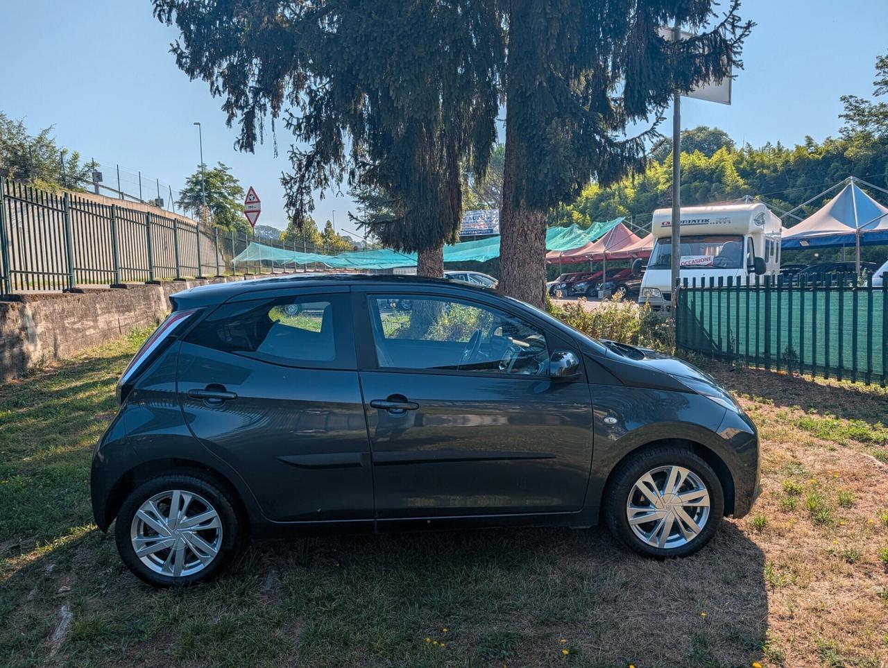 Toyota Aygo 1.0 VVT-i 69 CV 5 porte x-play MMT