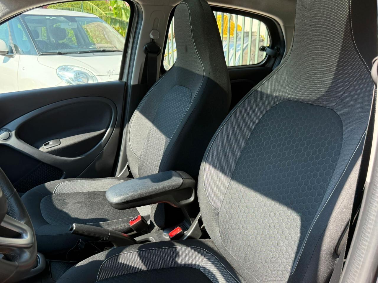 Smart ForFour EQ Pulse Tetto pan.