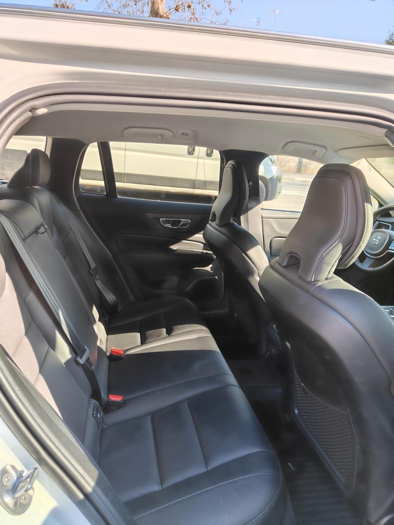 Volvo V60 Cross Country B4 (d) AWD automatico Plus