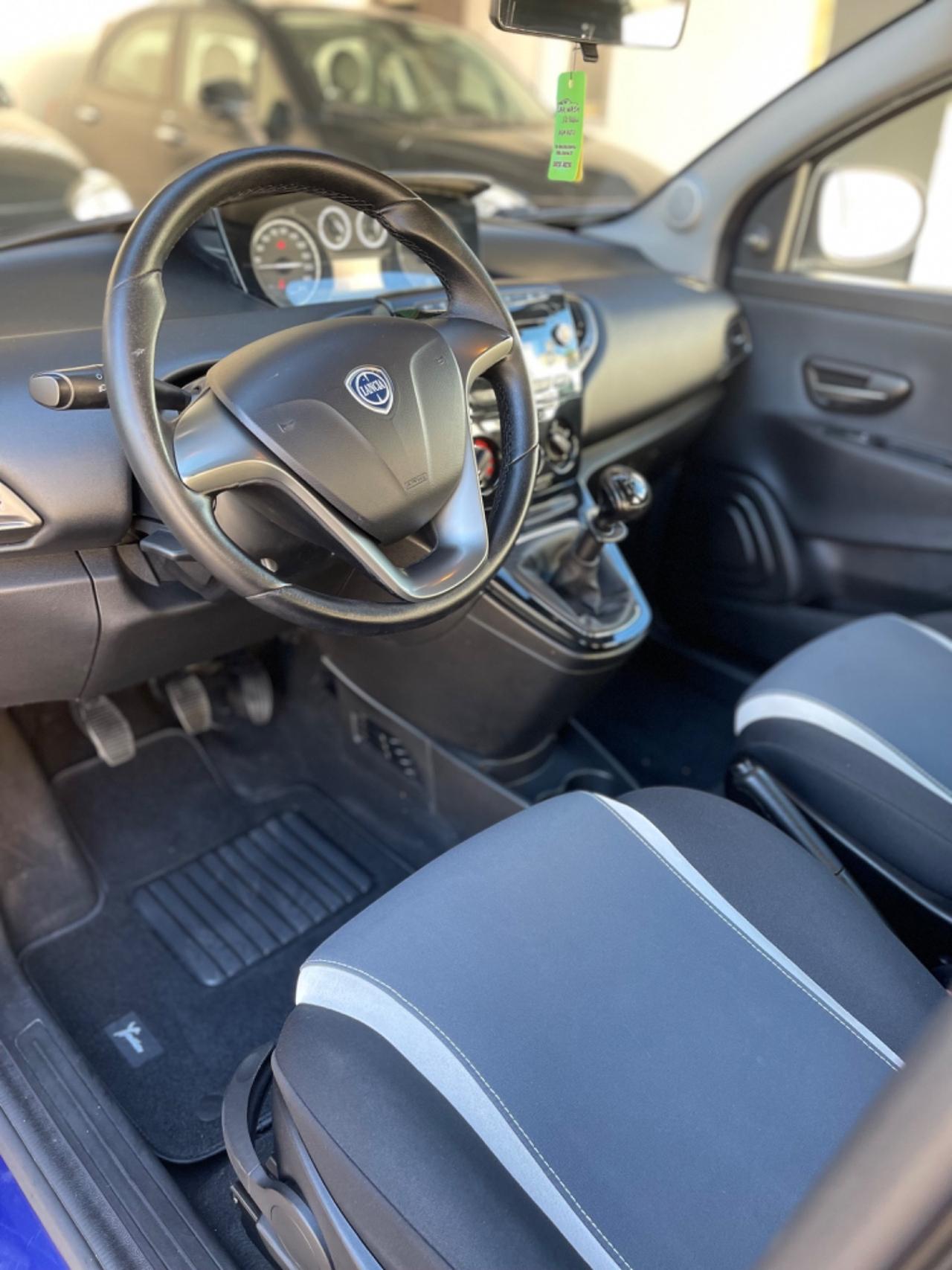 Lancia Ypsilon 1.2 69 CV 5 porte Elefantino