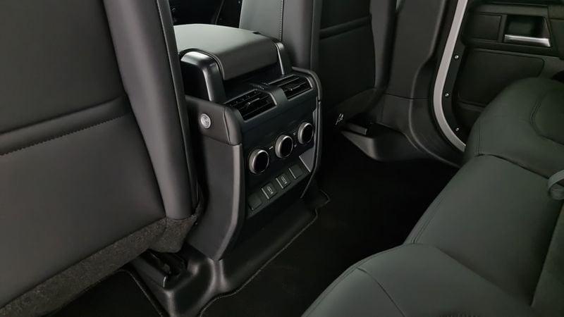 Land Rover Defender 110 3.0D I6 200 CV AWD Auto X-Dynamic SE