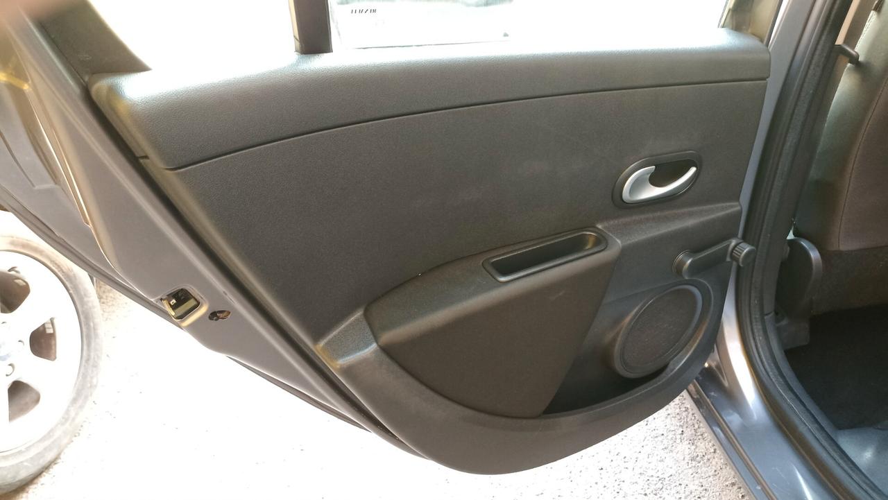 Renault Clio 1.2 16V 5 porte Dynamique